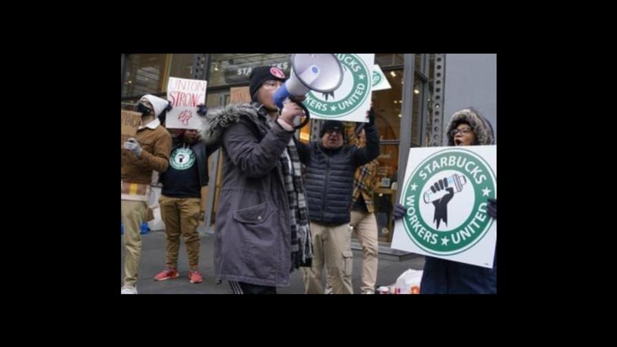 EEUU: Trabajadores de Starbucks hacen huelga en 100 locales