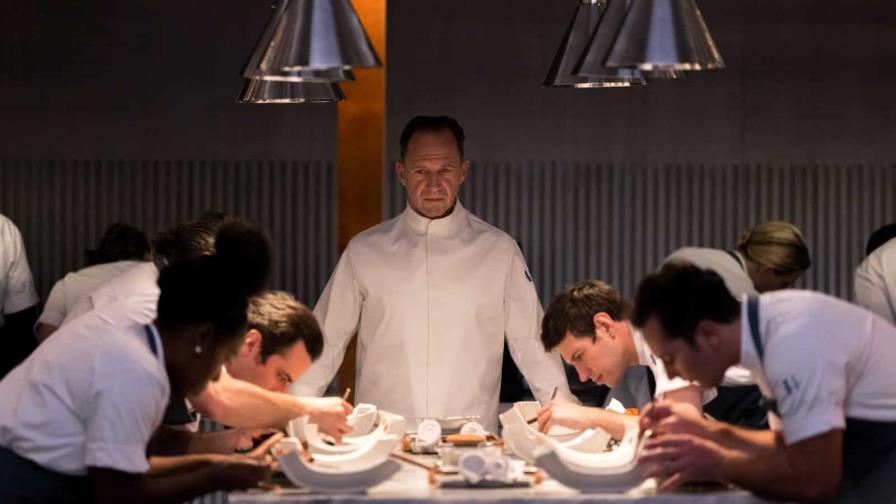 “The Menu” llega con buena gastronomía y humor negro