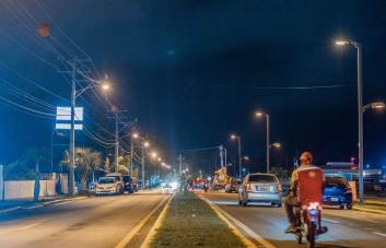 Edesur ilumina malecón turístico de Barahona