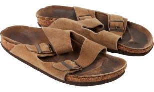 Sandalias usadas de Steve Jobs se venden por más de 200,000 dólares