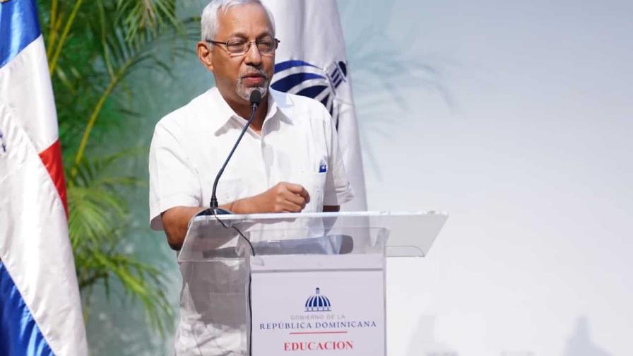 Abinader encarga al ministro de Educación para buscar consenso sobre la Normativa 09-15