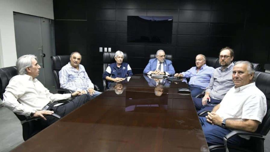 Directiva de Tigres del Licey visita al presidente de Lidom