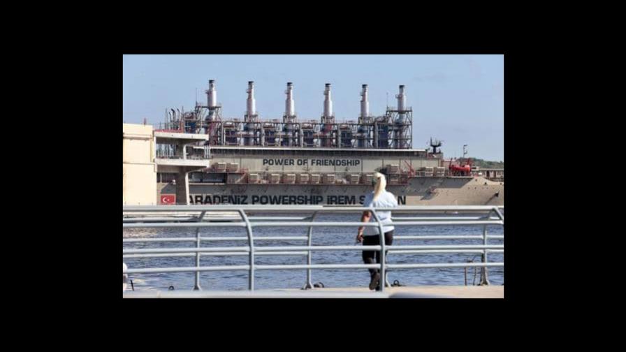 Llega a Cuba central eléctrica flotante de empresa Karadeniz