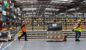 Director de Amazon dice que los despidos continuarán hasta el próximo año