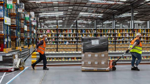 Director de Amazon dice que los despidos continuarán hasta el próximo año