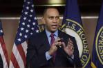 Hakeem Jeffries guarda silencio sobre su posible candidatura y celebra el legado de Pelosi como líder demócrata Hakeem Jeffries guarda silencio sobre su posible candidatura y celebra el legado de Pelosi como líder demócrata
