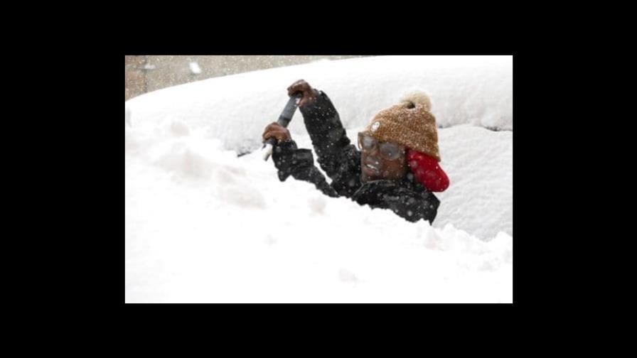 Nevada de efecto lacustre paraliza norte de Nueva York