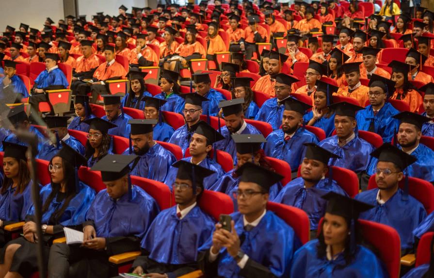 La Unphu inviste a 726 nuevos graduados
