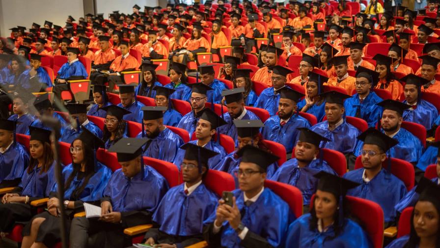 La Unphu inviste a 726 nuevos graduados