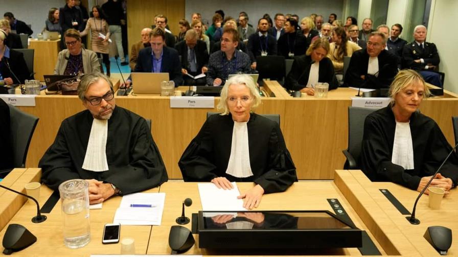 Cadena perpetua para tres acusados del derribo de un avión en Ucrania en 2014