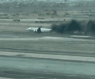 Avión se incendia en pista de aterrizaje del aeropuerto Jorge Chávez en Lima, Perú