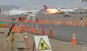 Un avión de Latam choca y deja dos bomberos muertos en Lima