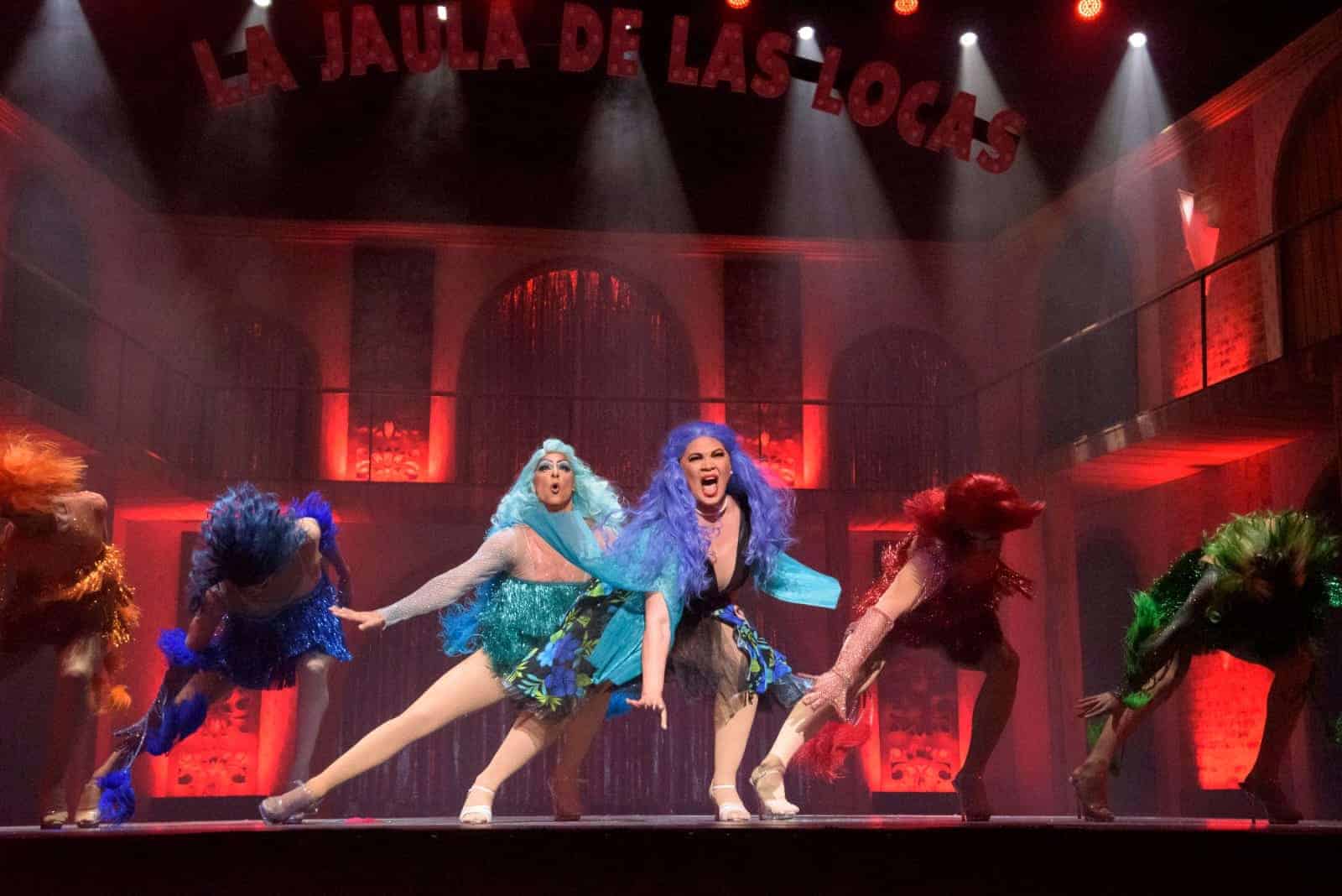 Jóvenes talento subieron al escenario.