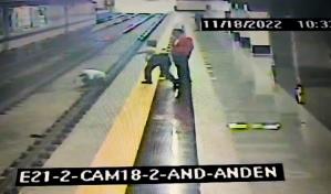 Video | Dos hombres caen a las vías del Metro de Santo Domingo en hechos separados