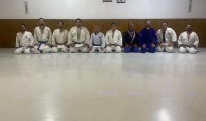 Agentes policiales se capacitan en Jiu-jitsu brasileño y artes marciales