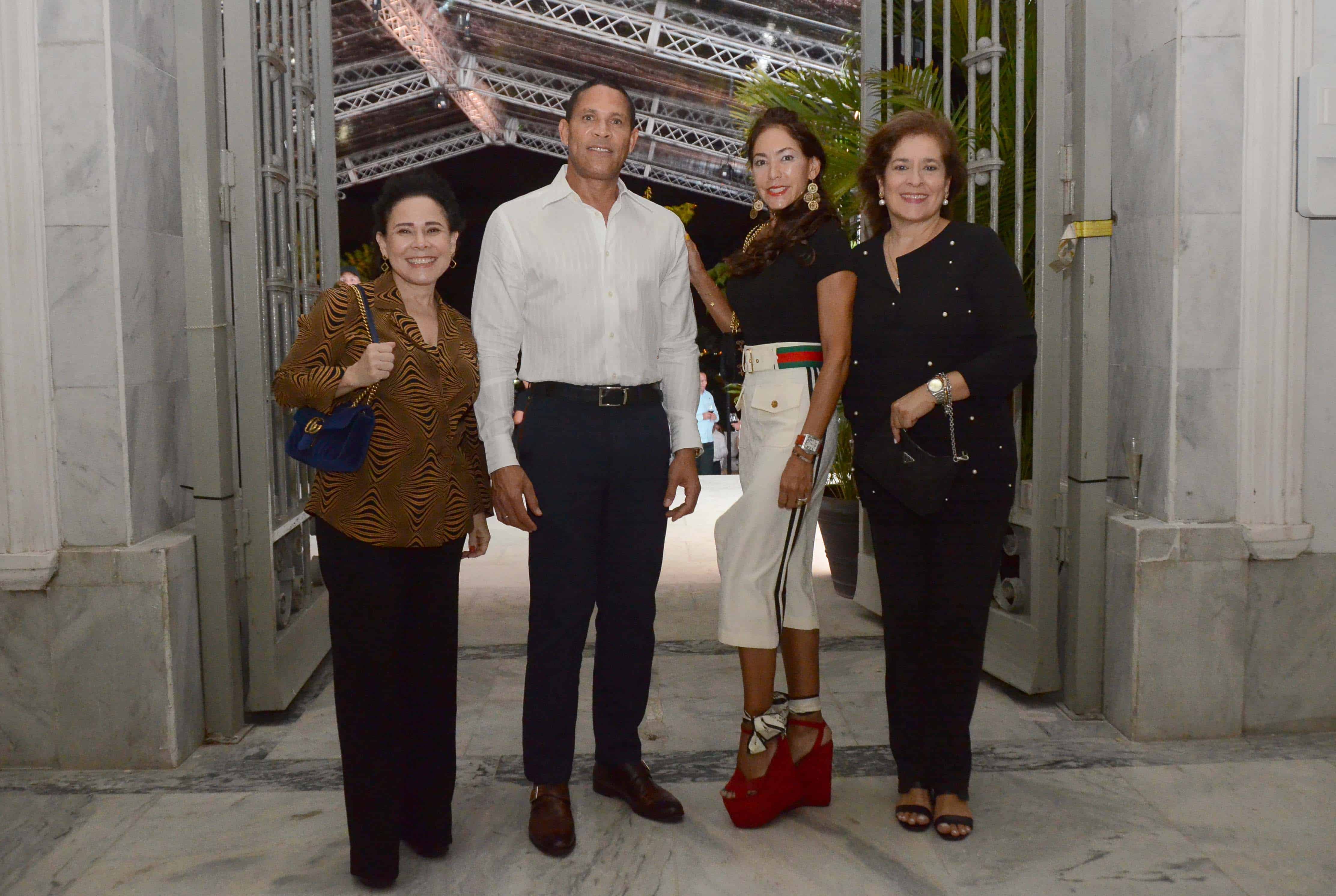 Yvelisse Hahn, José Espejo, Neyeri Peña y Silvia Vela.