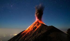 El volcán de Fuego registra 10 explosiones por hora en Guatemala