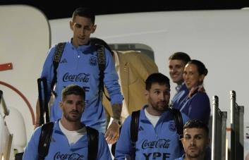 Argentina debuta mirando con prudencia su cartel de favorita