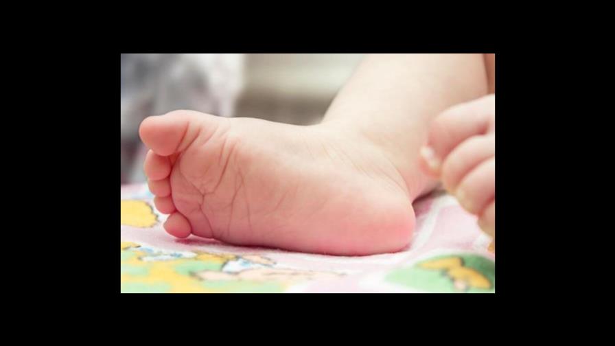 Bebé de dos años muere por hambre después del fallecimiento de su padre en NY