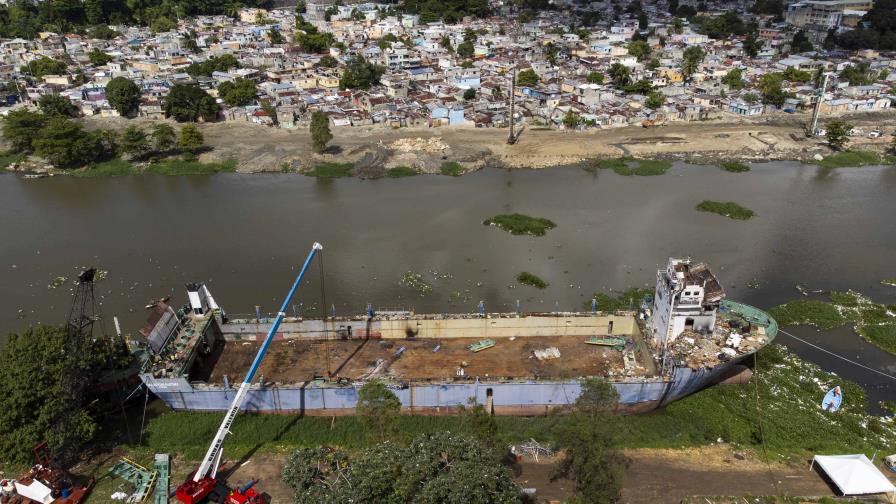 El reto de liberar al río Ozama de ocho colosos que yacen en su lecho