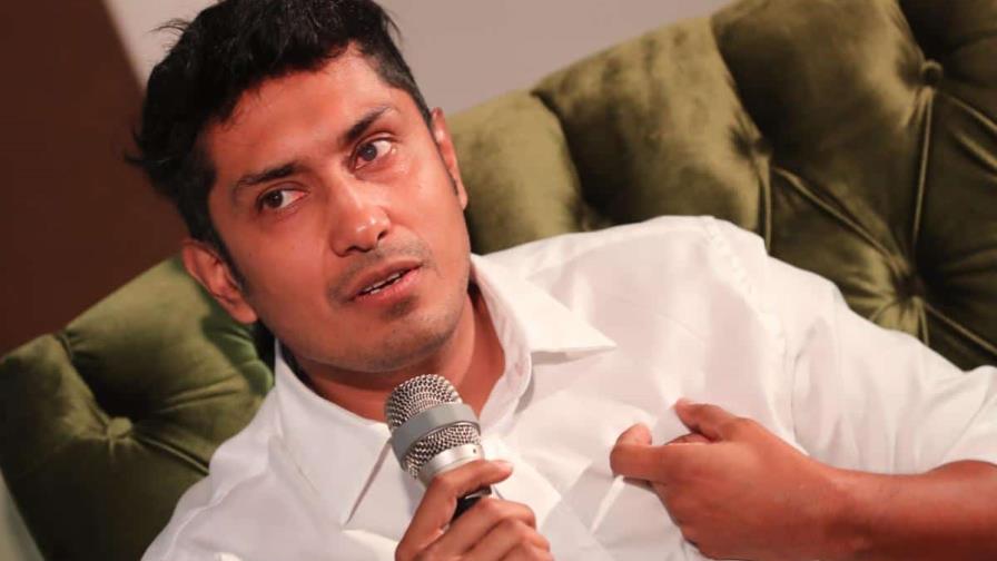 Tenoch Huerta saca la mugre del racismo mexicano en su libro Orgullo Prieto