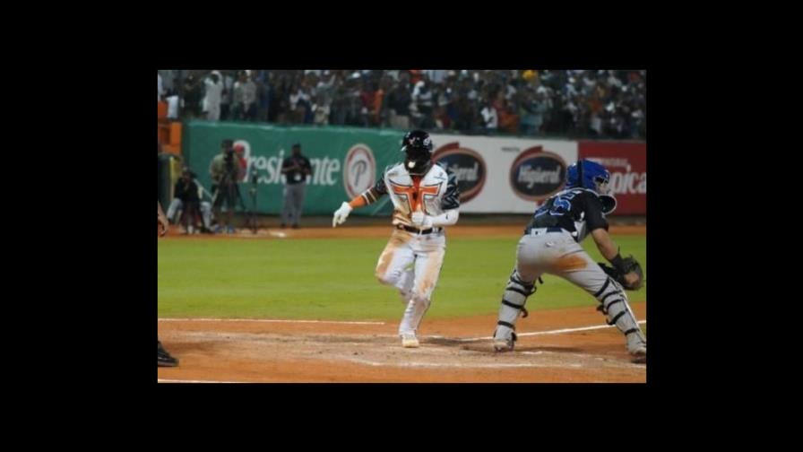Toros del Este ganan tercero en línea; vencen a los Tigres del Licey Toros del Este ganan tercero en línea; vencen a los Tigres del Licey
