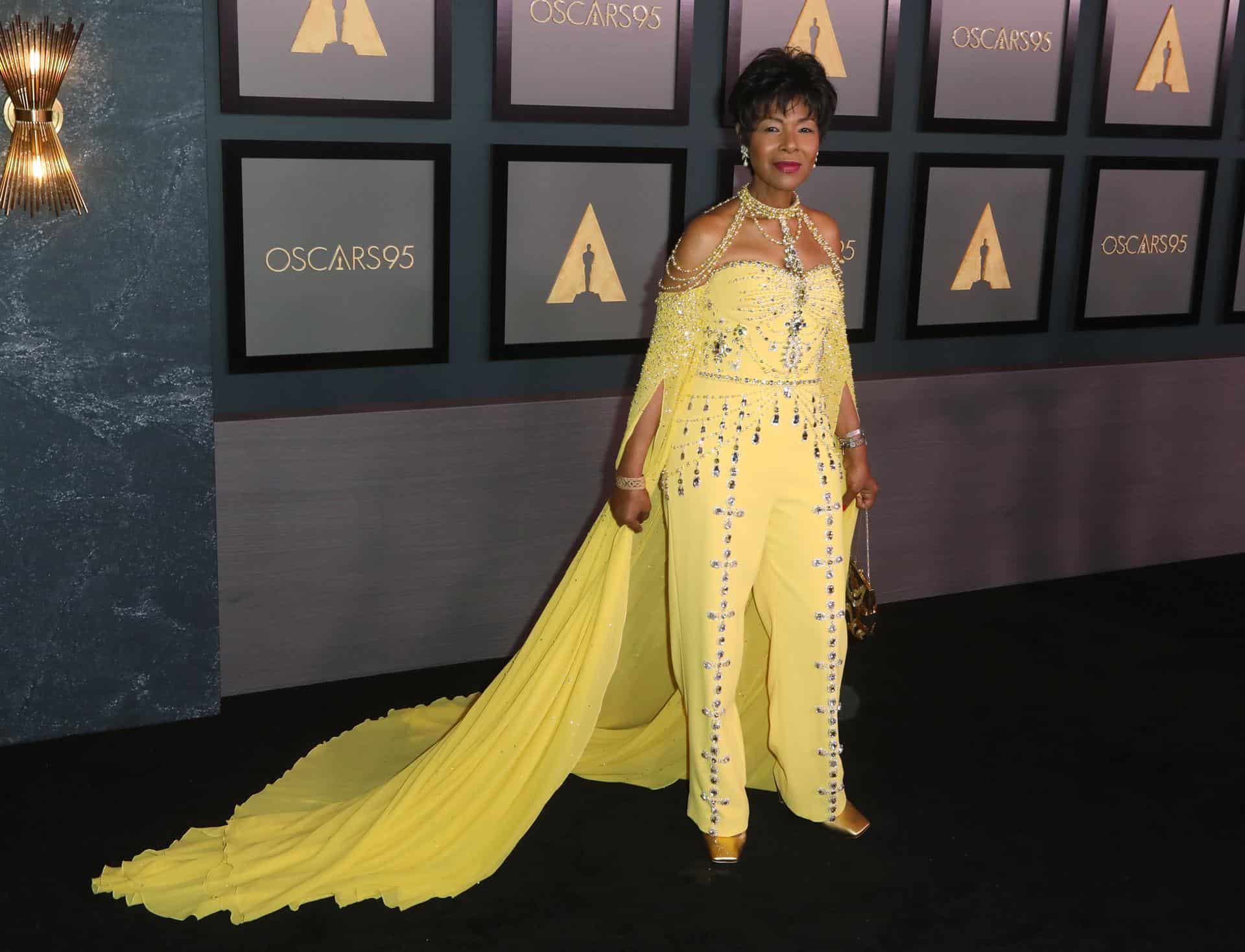 Euzhan Palcy posa en la alfombra roja antes de la 13ª edición de los Governors Awards de la Academia de Artes y Ciencias Cinematográficas en el Fairmont Century Plaza en Los Ángeles, California, EE. UU.