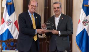 Hábitat para la Humanidad lanza programa para sustituir 10 mil pisos de tierra