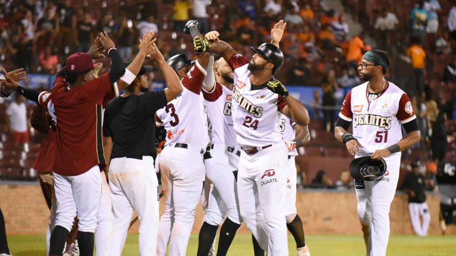 Gigantes apalean a Toros y le niegan el empate en el tercer lugar Gigantes apalean a Toros y le niegan el empate en el tercer lugar