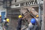 Al menos 62 muertos por un sismo en la provincia más poblada de Indonesia Al menos 62 muertos por un sismo en la provincia más poblada de Indonesia