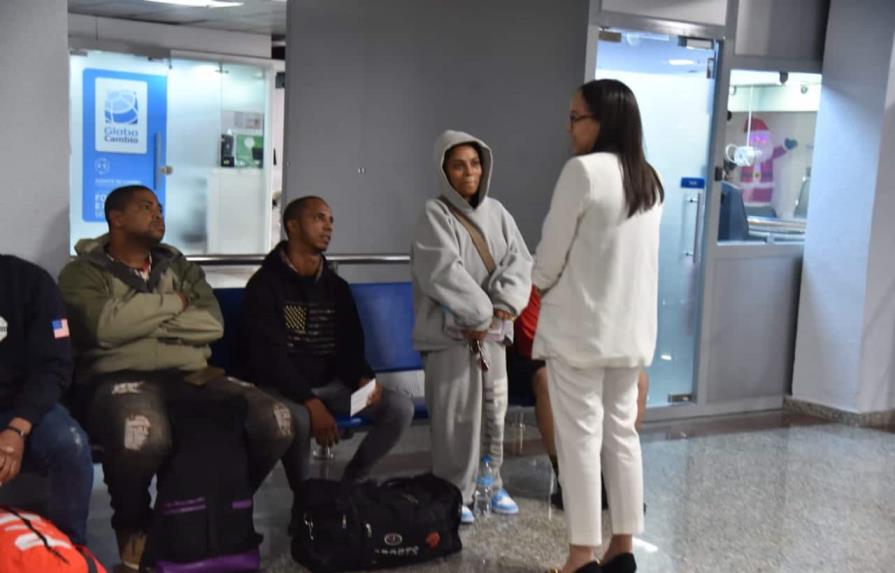 Retornan al país dominicanos que estaban varados en aeropuerto de Guatemala