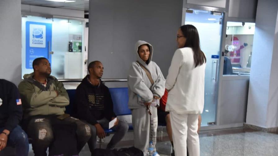 Retornan al país dominicanos que estaban varados en aeropuerto de Guatemala