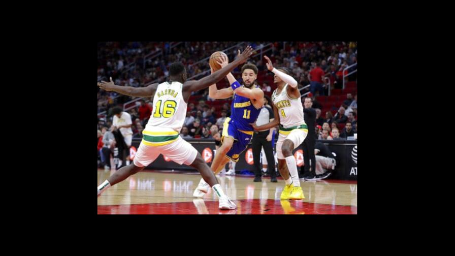 Con diez triples de Thompson, Warriors ganan fuera de casa