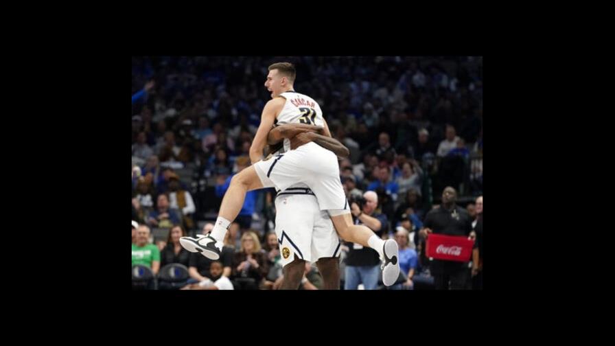 Nuggets derrotan a Mavericks con tiro de último momento Nuggets derrotan a Mavericks con tiro de último momento