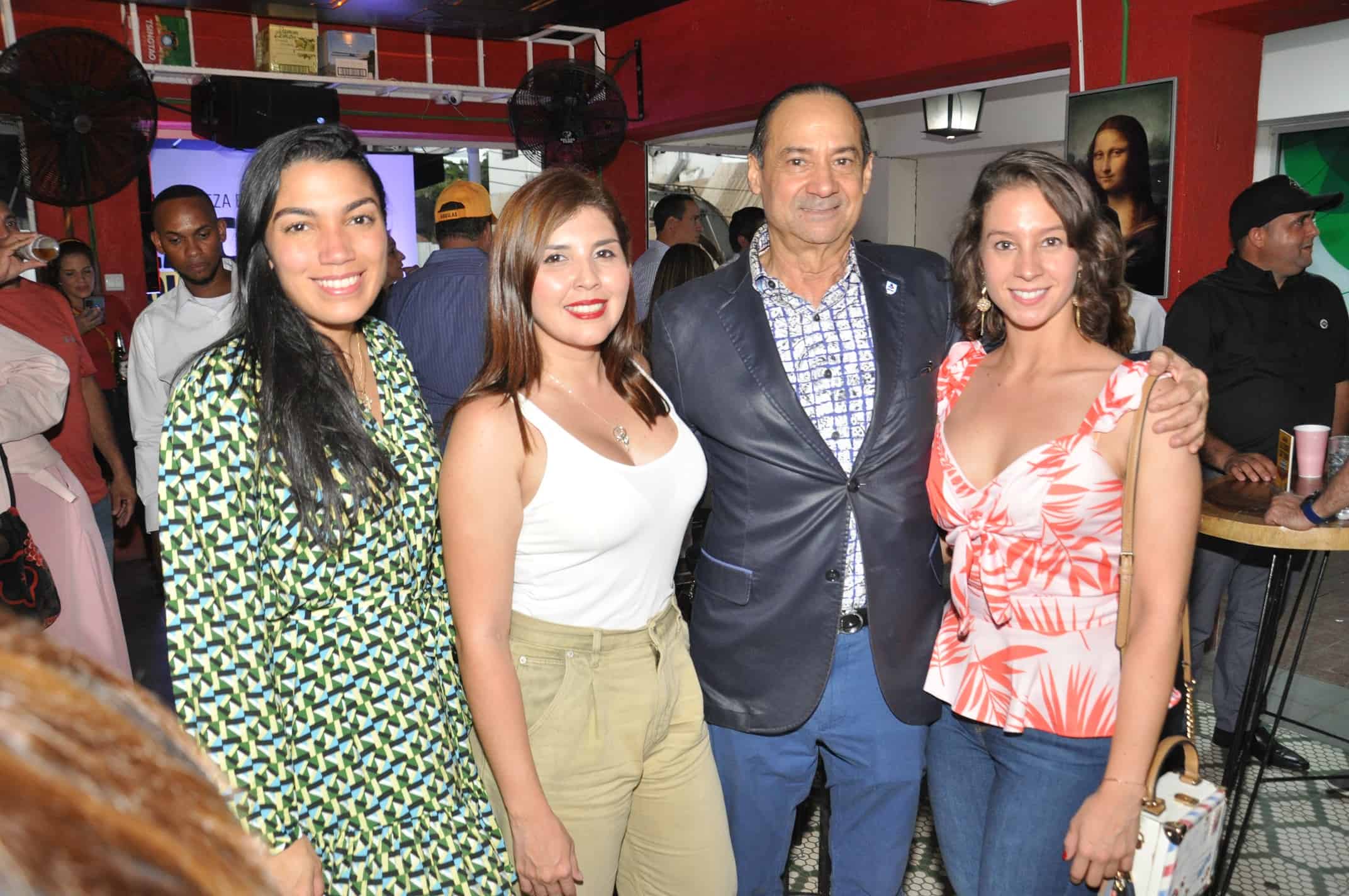 Lorely Damián Gabriela Durán, Luis Herrera y Brenda Herrera.