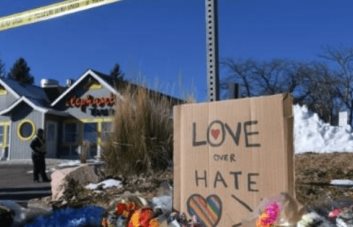 Autor de tiroteo en club gay de EEUU enfrenta cargos de asesinato y posibles delitos de odio