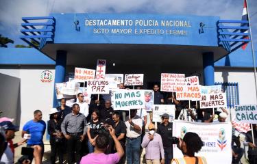 Marchan en Santiago Oeste en demanda de mayor seguridad   