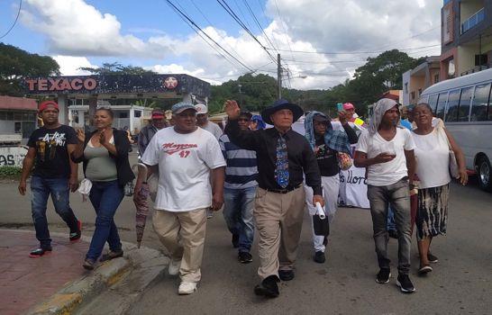 Campesinos caminan desde El Seibo hasta el Palacio Nacional en reclamo de la devolución de sus tierras