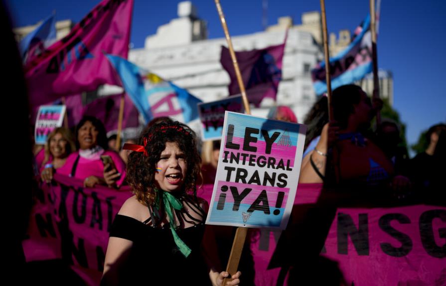 Madres de niños LGBTQ unen fuerzas en América Latina