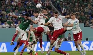Manos de Ochoa salvan a M&eacute;xico ante Polonia en el Mundial
