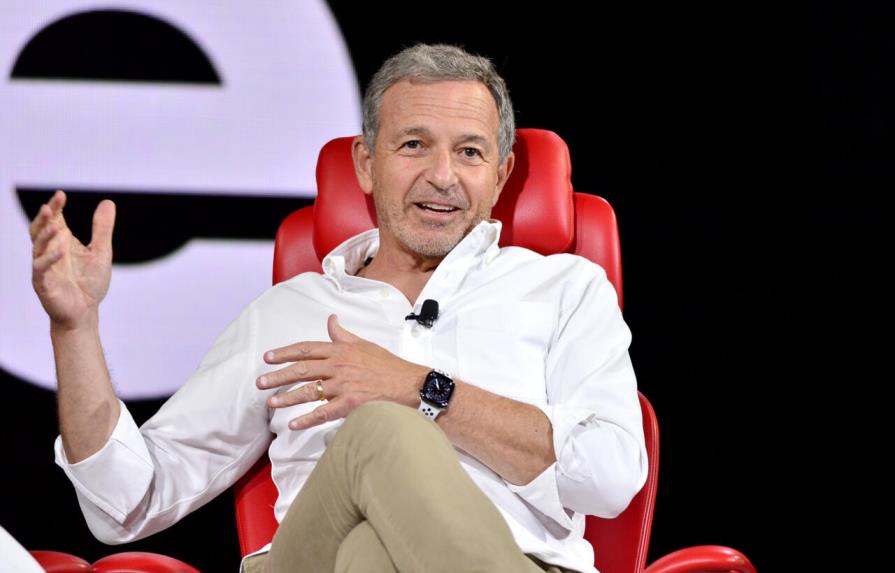 Disney destituye a su CEO y trae de vuelta a Bob Iger para liderar la compañía