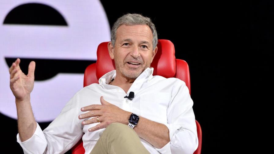 Disney destituye a su CEO y trae de vuelta a Bob Iger para liderar la compañía