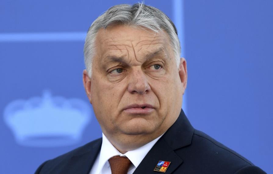 Ucrania convoca a embajador húngaro por bufanda de Orbán de la Gran Hungría