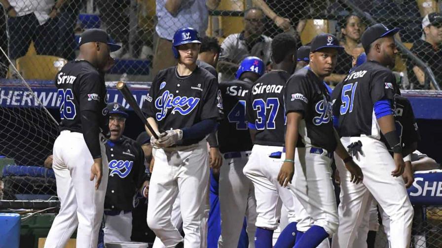 Licey encabeza la tabla de posiciones; aquí líderes en la pelota invernal Licey encabeza la tabla de posiciones; aquí líderes en la pelota invernal