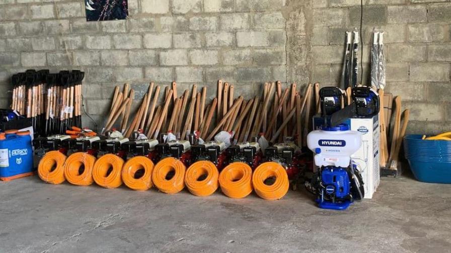 Entregan equipos agrícolas a pequeños productores de San Cristóbal
