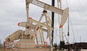 El petróleo de Texas abre con una bajada del 3.71 %, hasta 77.95 dólares