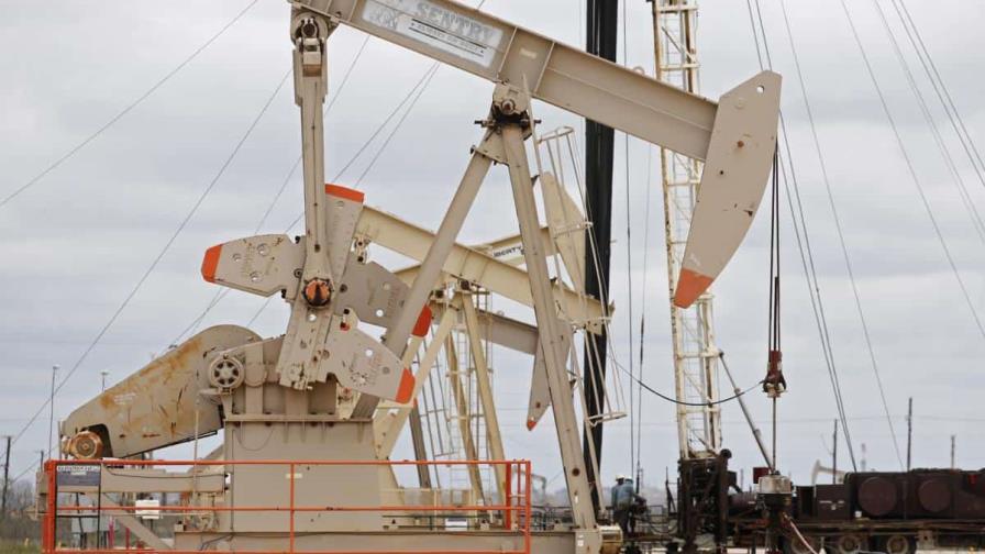 El petróleo de Texas abre con una bajada del 3.71 %, hasta 77.95 dólares