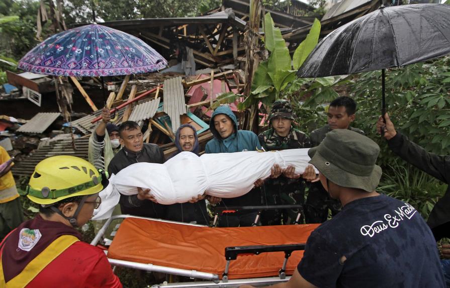 Lluvias y réplicas obstaculizan búsqueda de sobrevivientes del terremoto en Indonesia