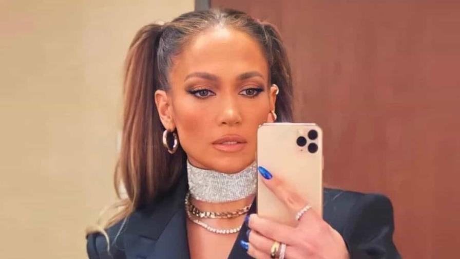 Jennifer López elimina todas las fotos de Instagram y coloca un fondo negro de perfil