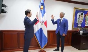 Joel Santos juramenta al nuevo superintendente de Valores